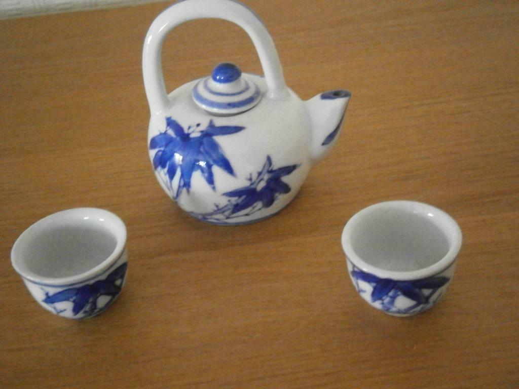 Miniature Theiere +  2 x bols   ---  blanc-Bleu, Enlèvement, Comme neuf