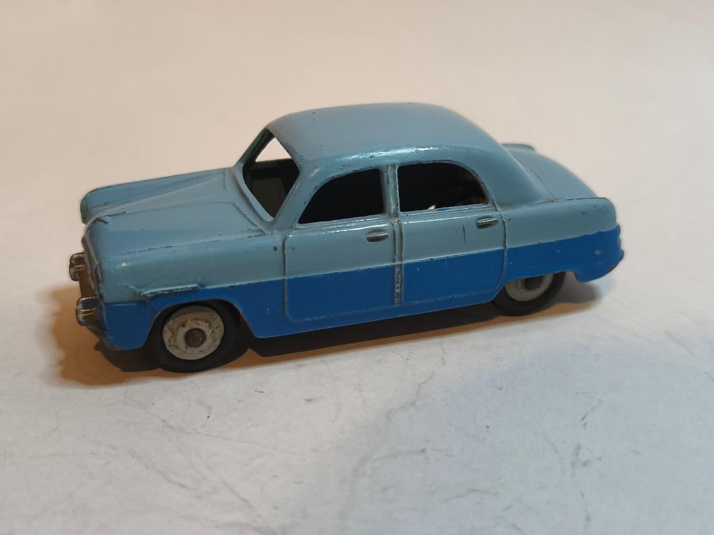 DINKY TOYS UK FORD ZEPHYR SALOON REF 162, Ophalen of Verzenden, Gebruikt, Auto, Dinky Toys