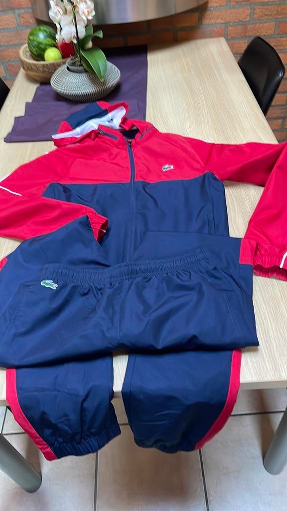 Tweemaal aangedaan  jongenof meisje.  Lacoste, Ophalen, Zo goed als nieuw