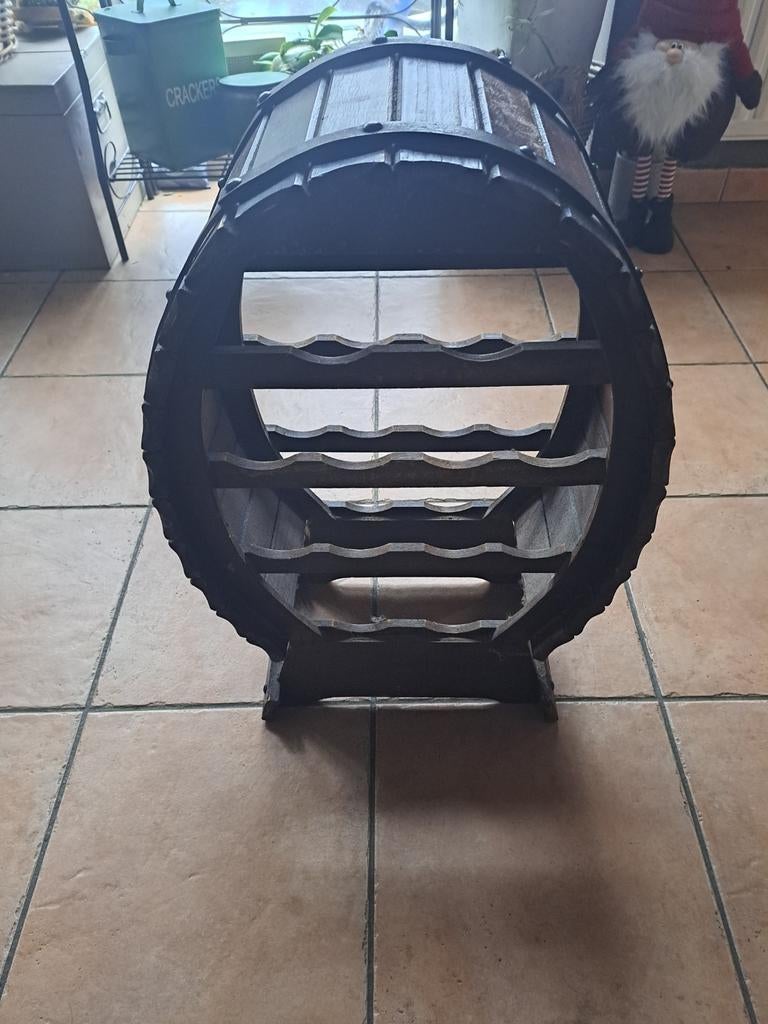 Houder voor wijnflessen in vat