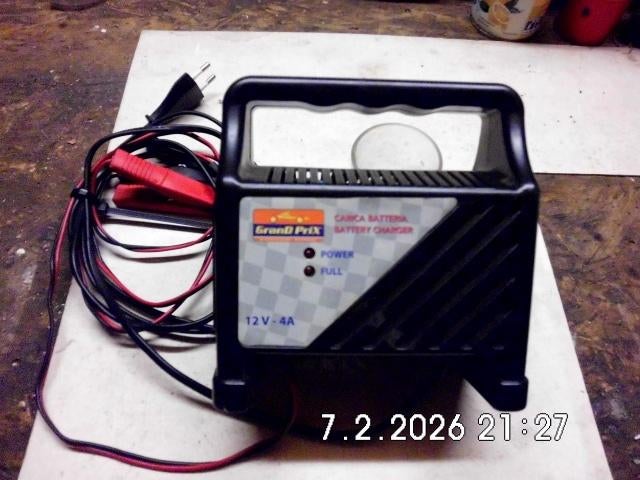 CHARGEUR DE BATTERIE 12 V/4 A « GRAND PRIX », Enlèvement, Utilisé