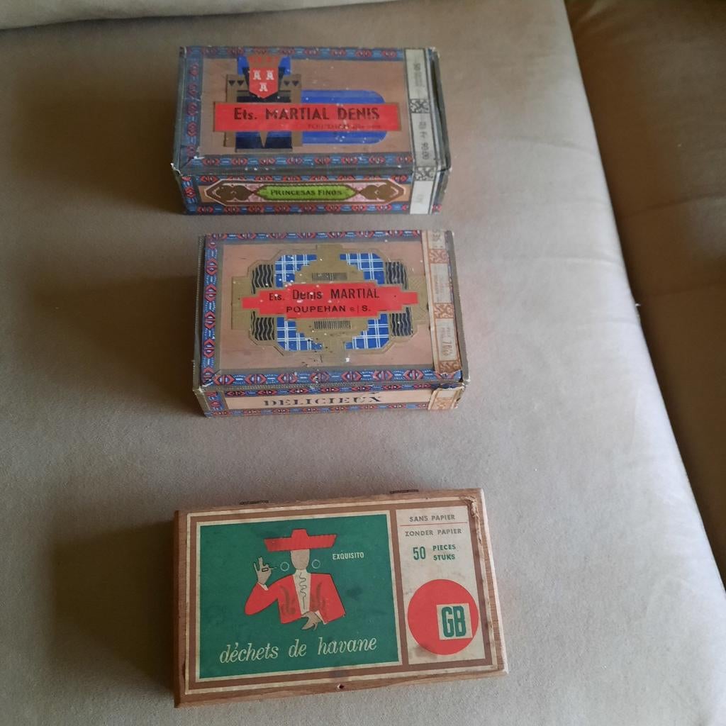 Sigarenbakjes in hout . Oud ! 5 euro t stuk . Goeie staat !, Verzamelen, Ophalen of Verzenden