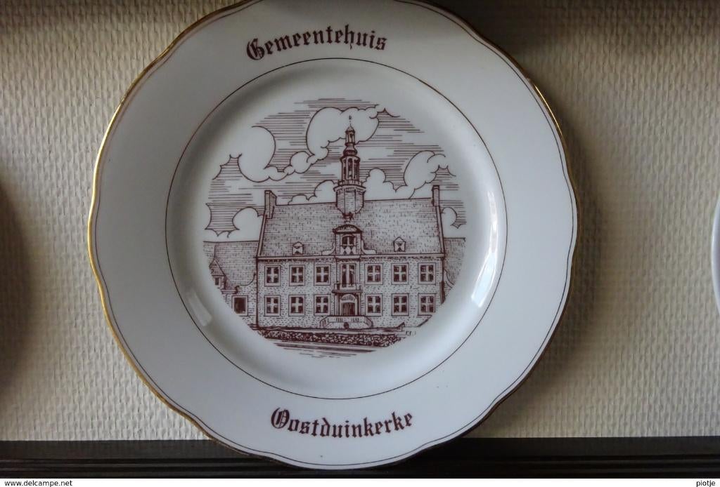 uniek bord Magvam porselein van Oostduinkerke (kust), Antiquités & Art, Antiquités | Porcelaine, Enlèvement ou Envoi
