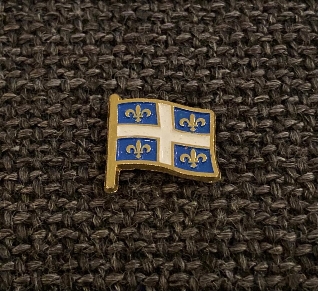 PIN - VLAG - DRAPEAU - FLAG - QUEBEC - CANADA, Verzenden, Gebruikt, Stad of Land, Speldje of Pin