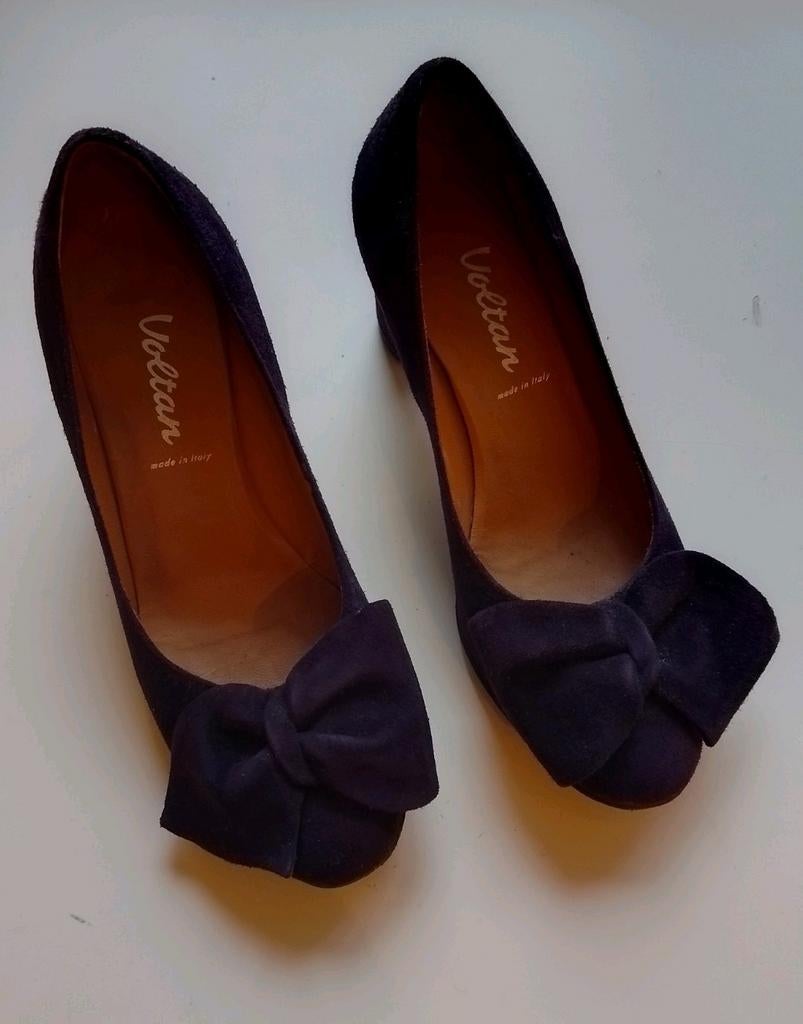 Donkerpaarse pumps van Voltan nubuck T. 38, Kleding | Dames, Schoenen, Pumps, Overige kleuren, Voltan, Ophalen of Verzenden