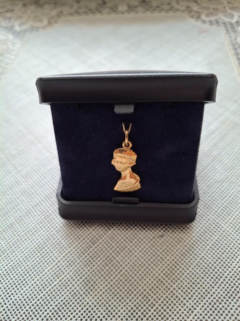 Pendentif Reine Astrid, Envoi, Neuf, Autres types