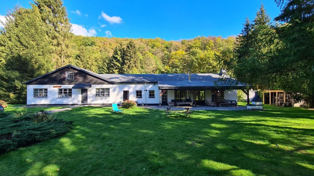 Te huur Vakantiehuis Cap Vert La Roche-en-Ardenne Ardennen, Open haard, 4 of meer slaapkamers, In bos, Landelijk