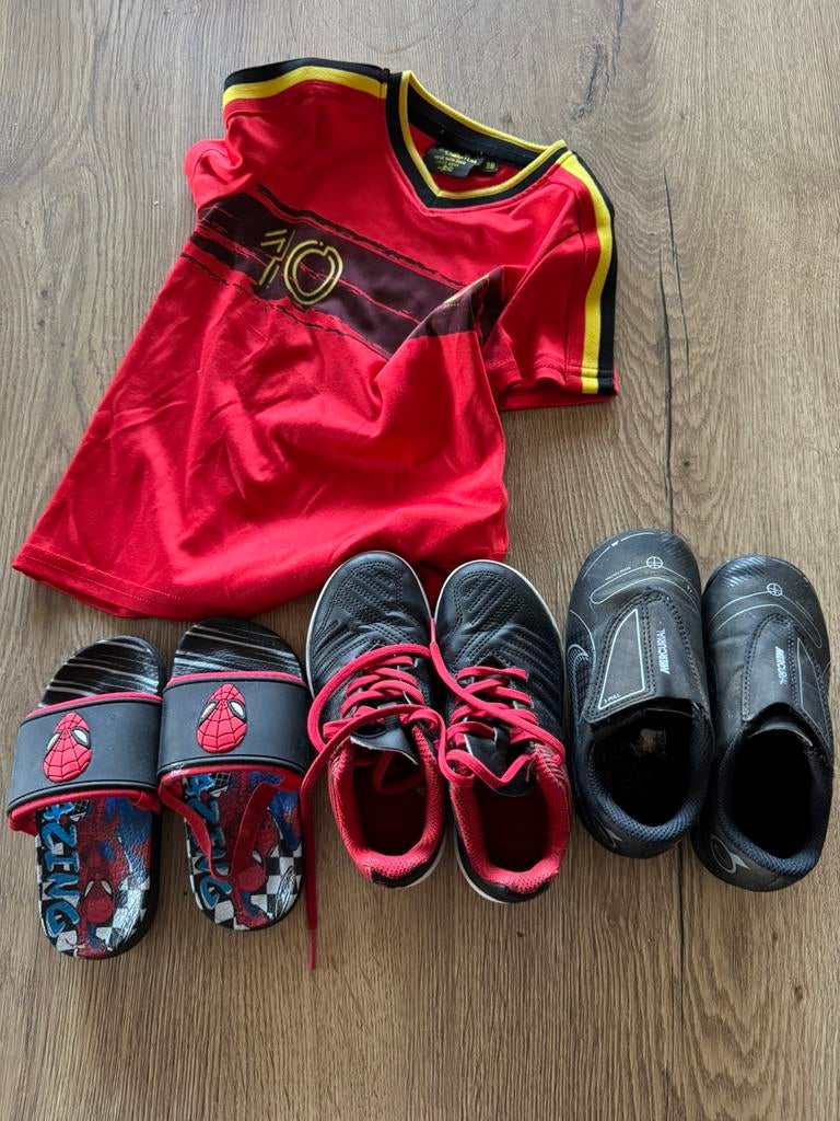 Voetbalpakket 2 paar voetbalschoenen Kipsta&Nike & 1 truitje, Sport en Fitness, Voetbal, Ophalen of Verzenden, Gebruikt, Schoenen