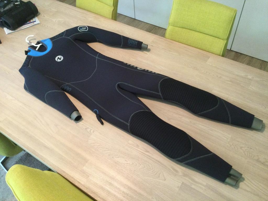 Aqua Lung 5,5mm Wetsuit Boys size 16-18j/XS nieuw 120€, Ophalen of Verzenden, Nieuw, Duikpak