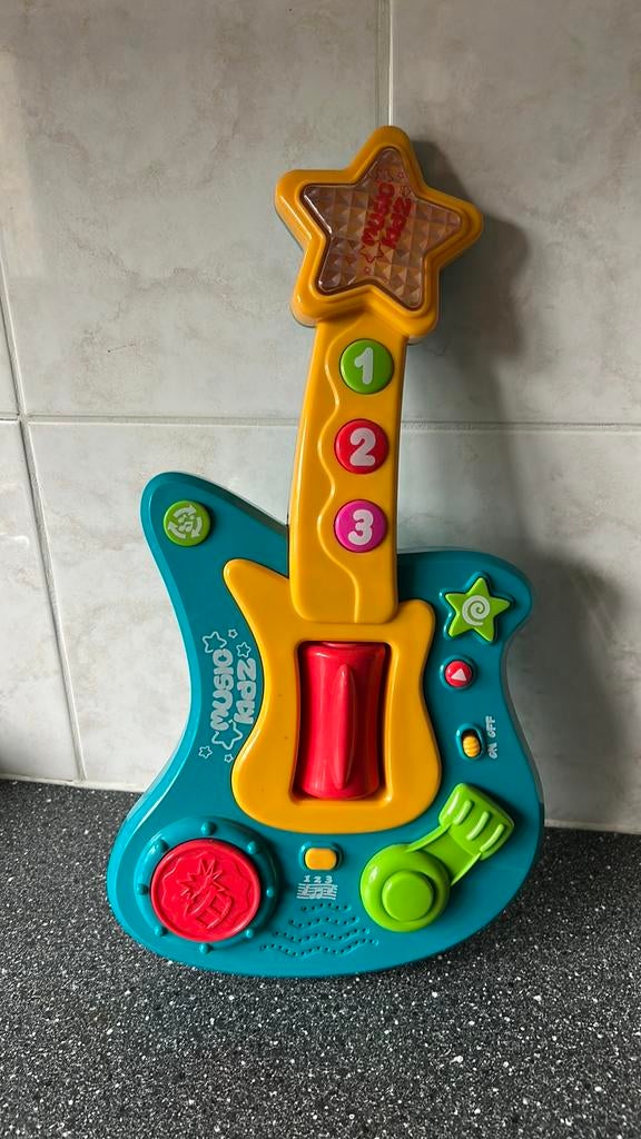 Kindergitaar, Ophalen, Zo goed als nieuw