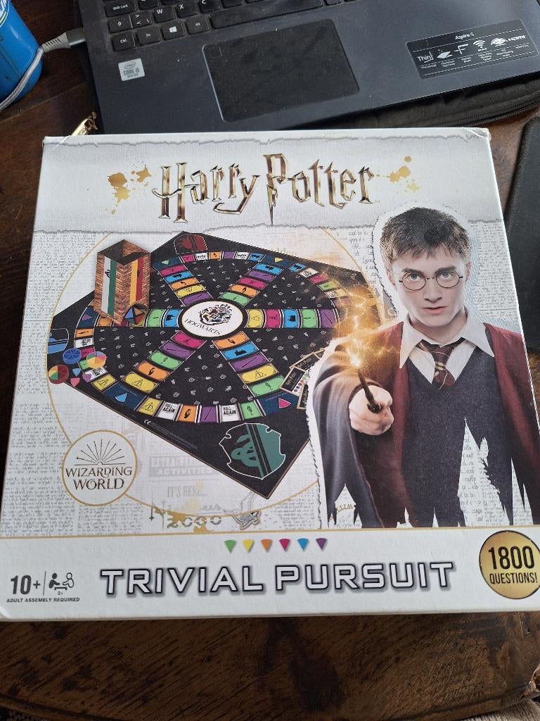 TRIVIAL PURSUIT HARRY POTTER en anglais, Hobby & Loisirs créatifs, Jeux de société | Jeux de plateau, Comme neuf, Trois ou quatre joueurs