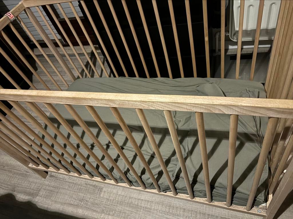 IKEA baby bed  SNIGLAR 60x120 incl matras en beddengoed, Ophalen of Verzenden, Zo goed als nieuw, Matras