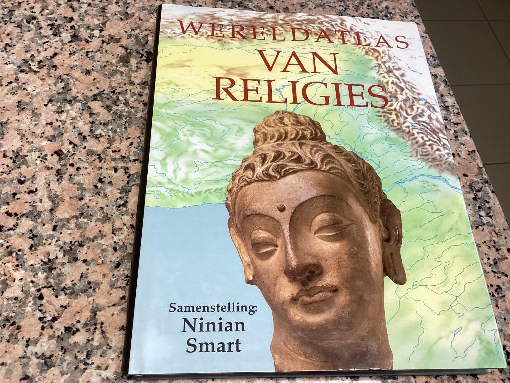 Wereldatlas van RELIGIES. Ninja’s Smart, Boeken, Godsdienst en Theologie, Ophalen of Verzenden, Zo goed als nieuw, Hindoe