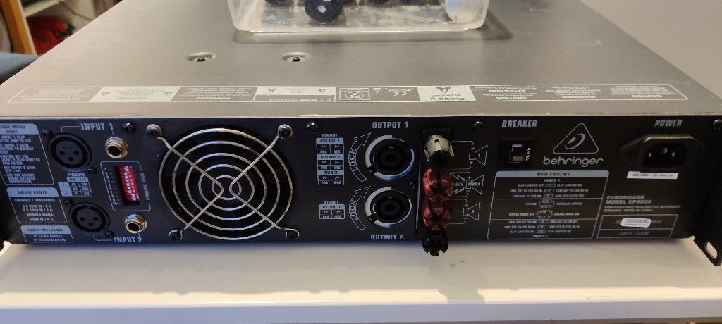 Behringer EP 4000, Audio, Tv en Foto, Versterkers en Ontvangers, Refurbished, 120 watt of meer, Stereo, Ophalen