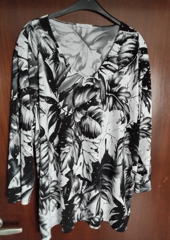 Joli grand chemisier taille 56, Enlèvement ou Envoi, Autres couleurs, Magna, Chemisier ou Tunique