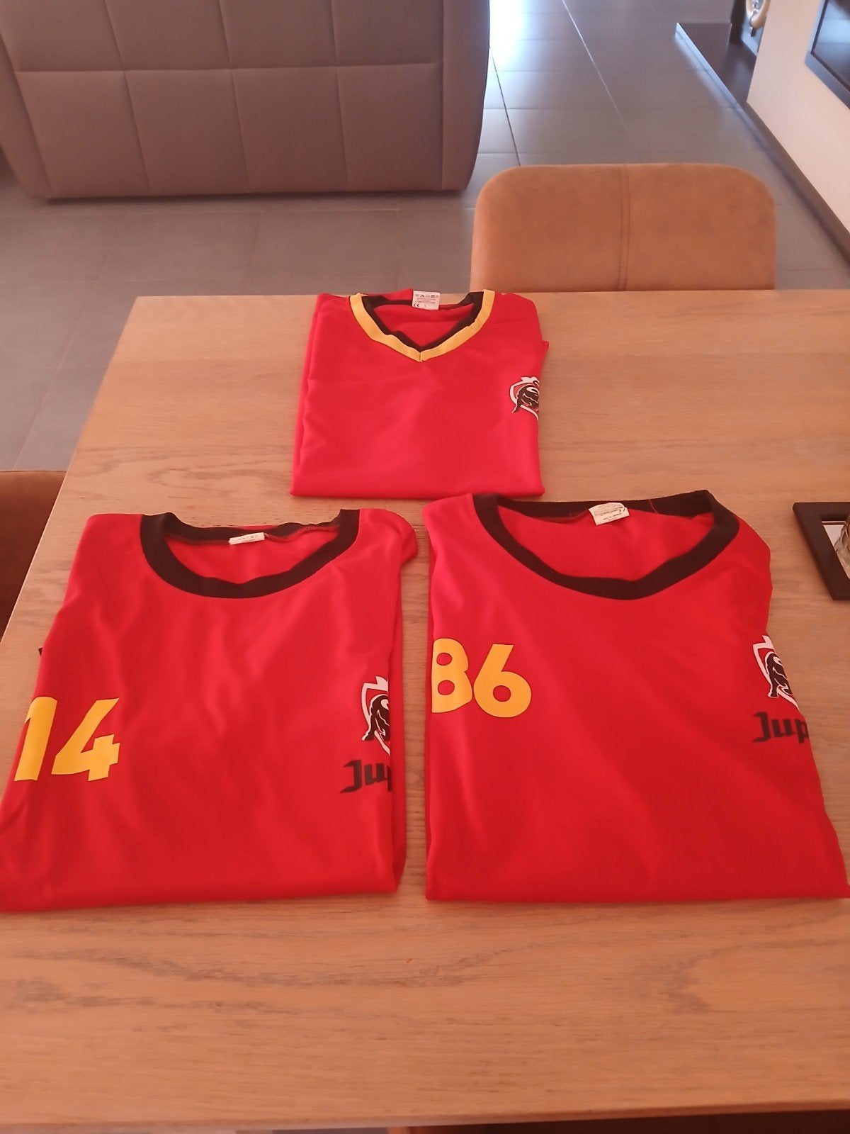 Rode duivels T-shirt (3 stuks), Sport en Fitness, Voetbal, Ophalen, Shirt