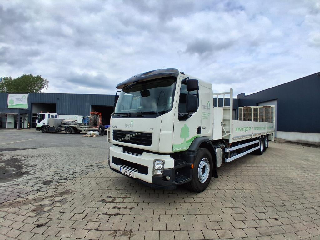 Vrachtwagen, Auto's, Vrachtwagens, Particulier, Volvo, Diesel, Euro 5, 2 deurs, Handgeschakeld, Beige, Grijs, Achterwielaandrijving