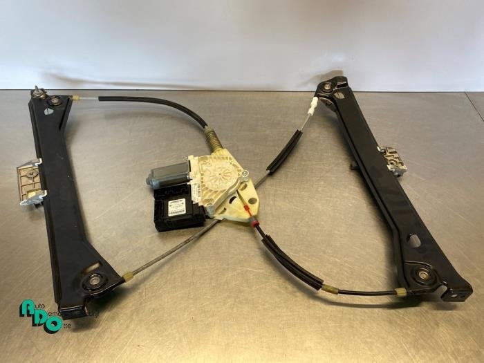 Mécanique vitre 2portes avant gauche d'un Volkswagen Sciroc, Volkswagen, -, 3 mois de garantie, Utilisé