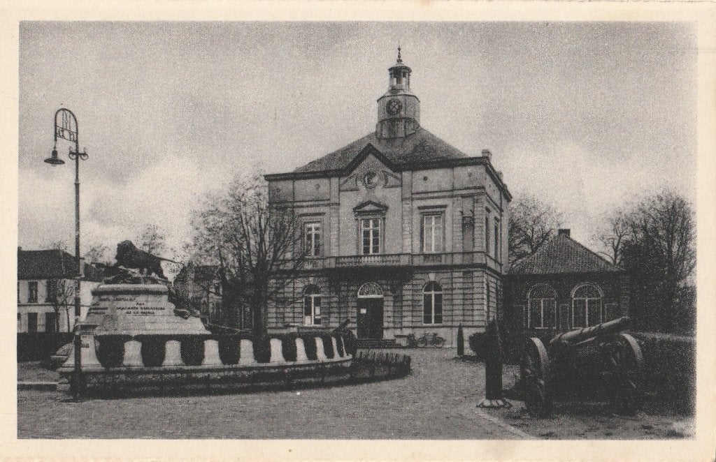 LEOPOLDSBURG -  Gemeentehuis en Gedenkteken, Ophalen of Verzenden, Ongelopen, Limburg