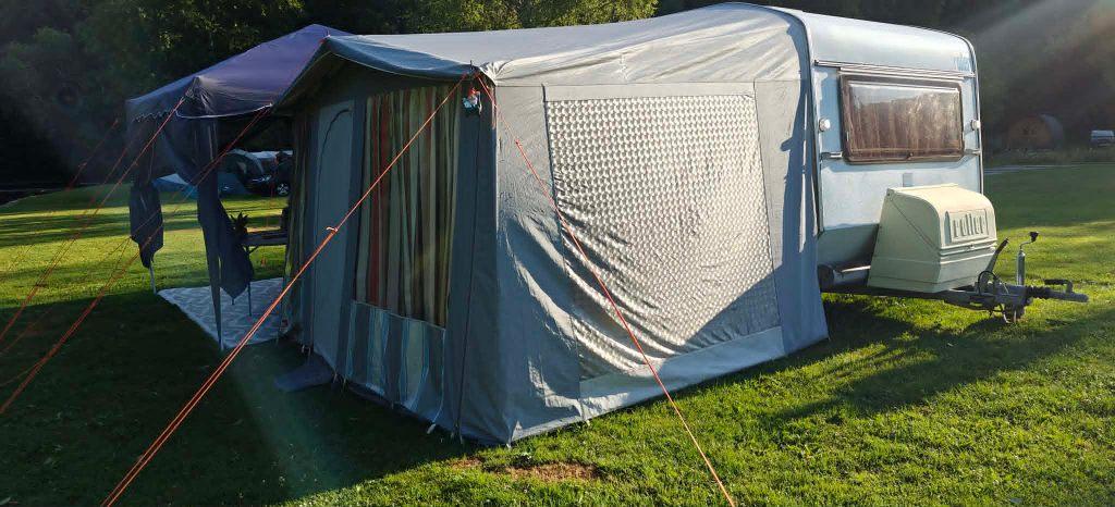 Retro caravan, Caravanes & Camping, Caravanes, Particulier, jusqu'à 3, 500 - 750 kg, Siège de train, Autres marques, Auvent, Auvent