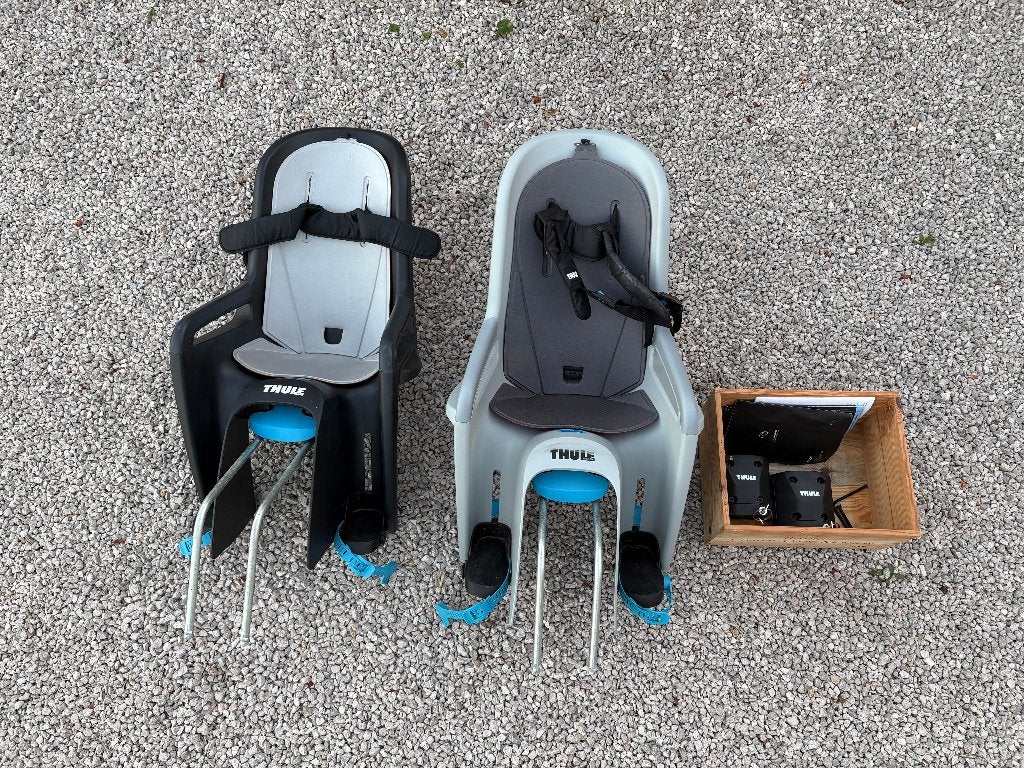 Fietsstoel Thule (70 EUR - indien beide: 120 EUR voor de 2), Fietsen en Brommers, Ophalen, Achterzitje, Voetsteuntjes, Zo goed als nieuw