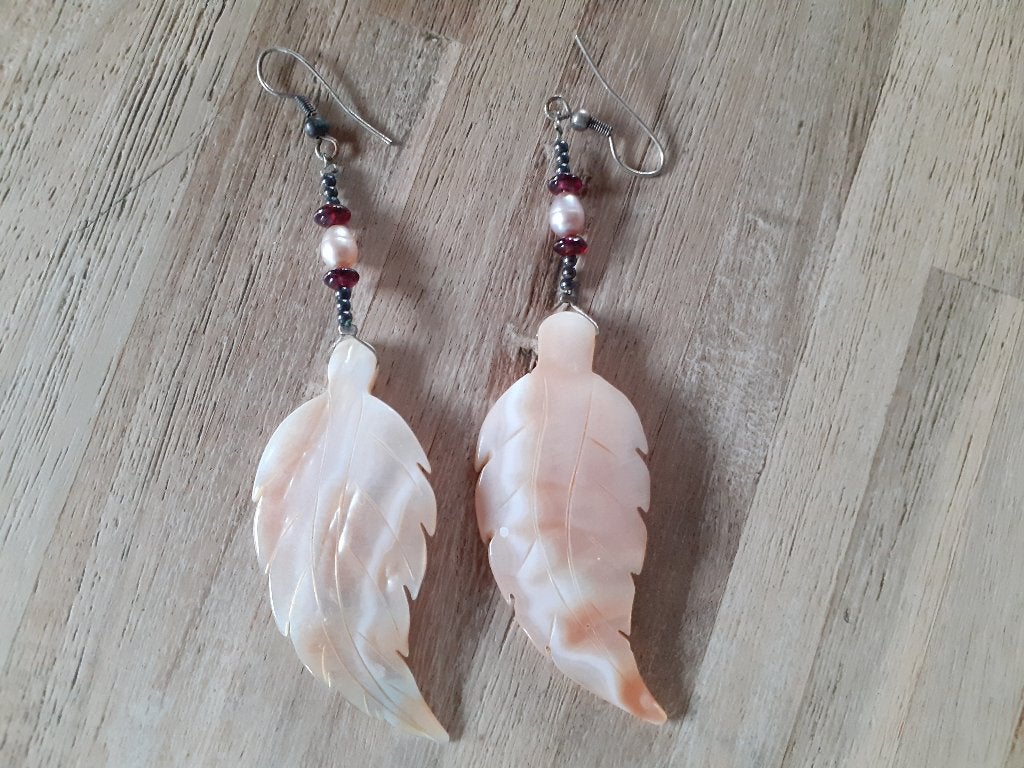oorbellen veren/pluimen, Handtassen en Accessoires, Oorbellen, Ophalen of Verzenden, Zo goed als nieuw, Hangers