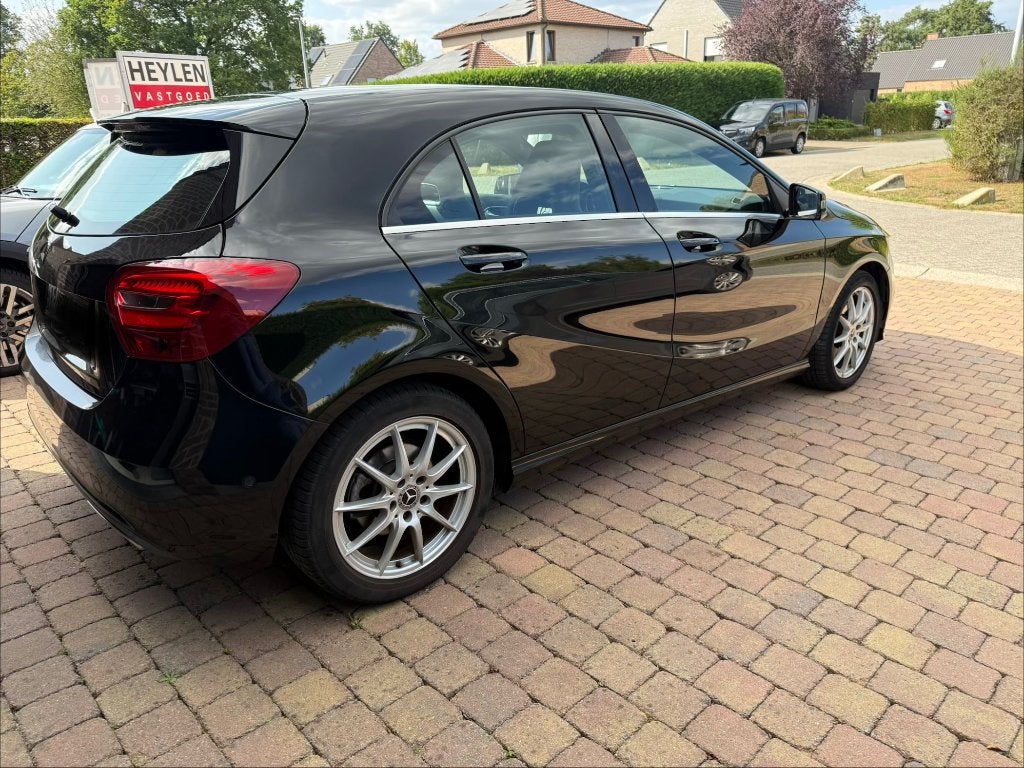 Mercedes A180 - bon état et quelques kilomètres - BJ 2017, Autos, Classe A, Achat, Euro 6, Boîte manuelle
