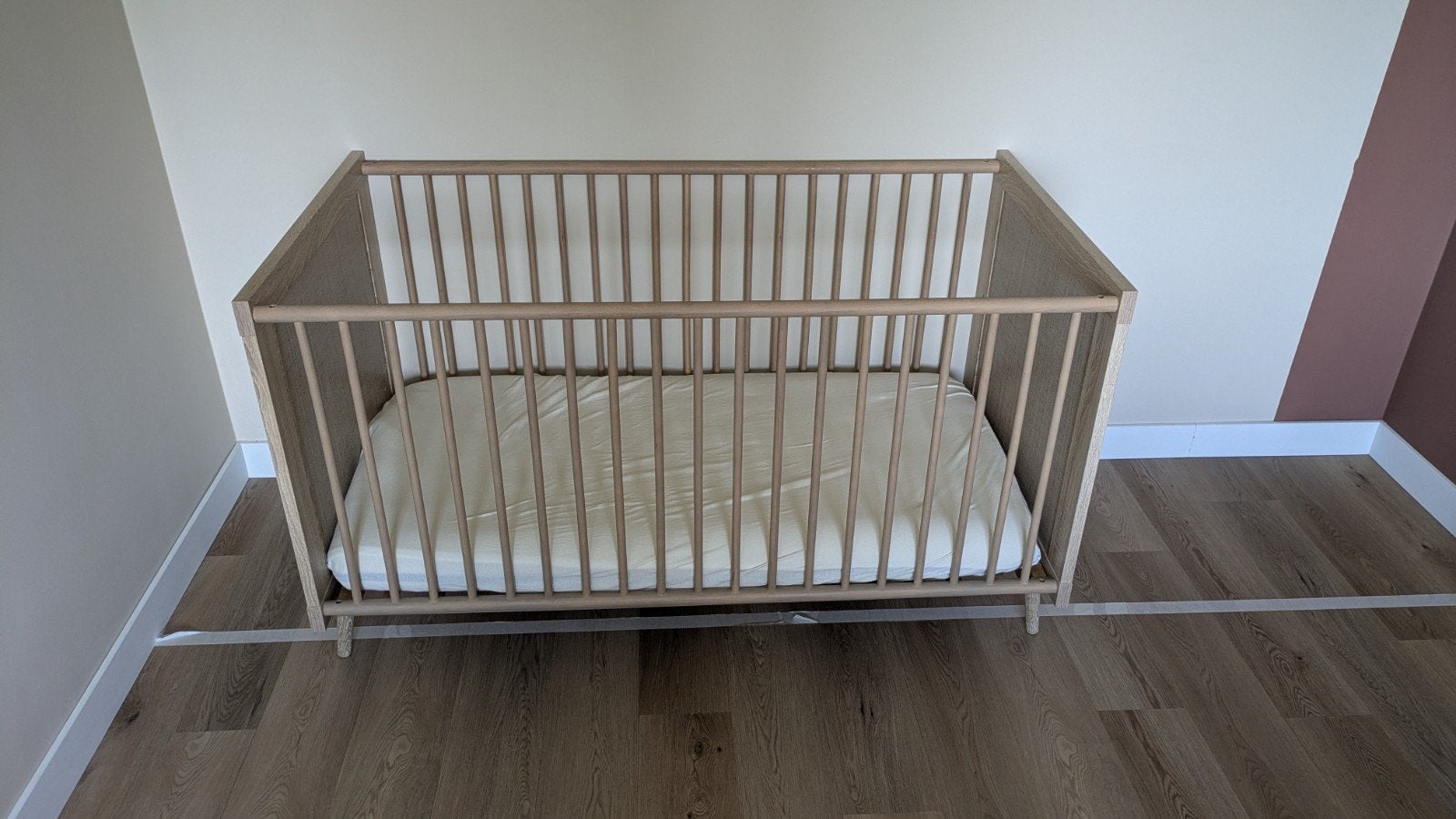 Babybed met kast en commode- volledige set, Kinderen en Baby's, Ophalen, Matras