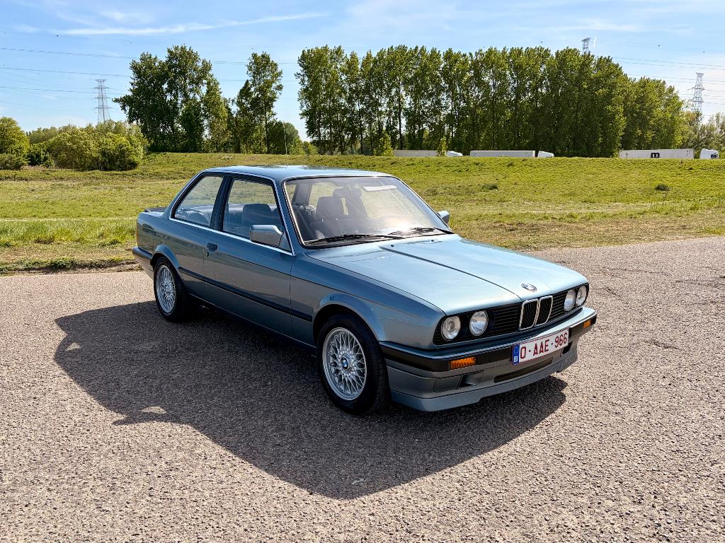 BMW 320i E30 2-deurs in topstaat, Auto's, 93 kW, Blauw, Particulier, Blauw