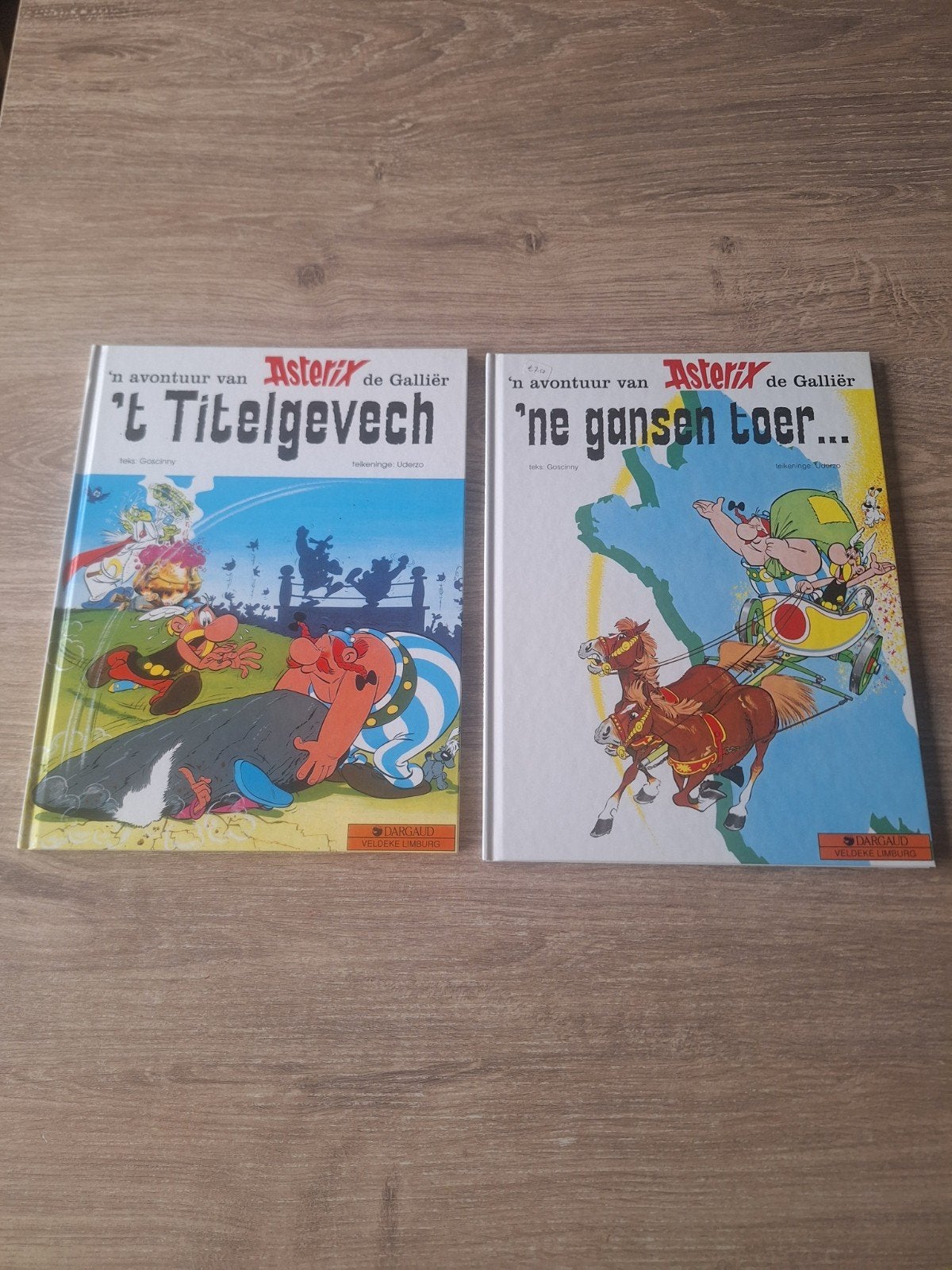 2 hardcovers in limburgs dialect, Ophalen of Verzenden
