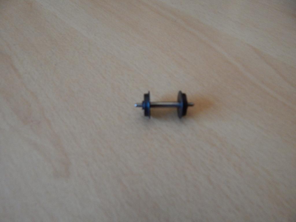 Axe de roue DC avec roues en plastique et axe émoussé, Autres marques, Enlèvement ou Envoi, Wagon, Comme neuf