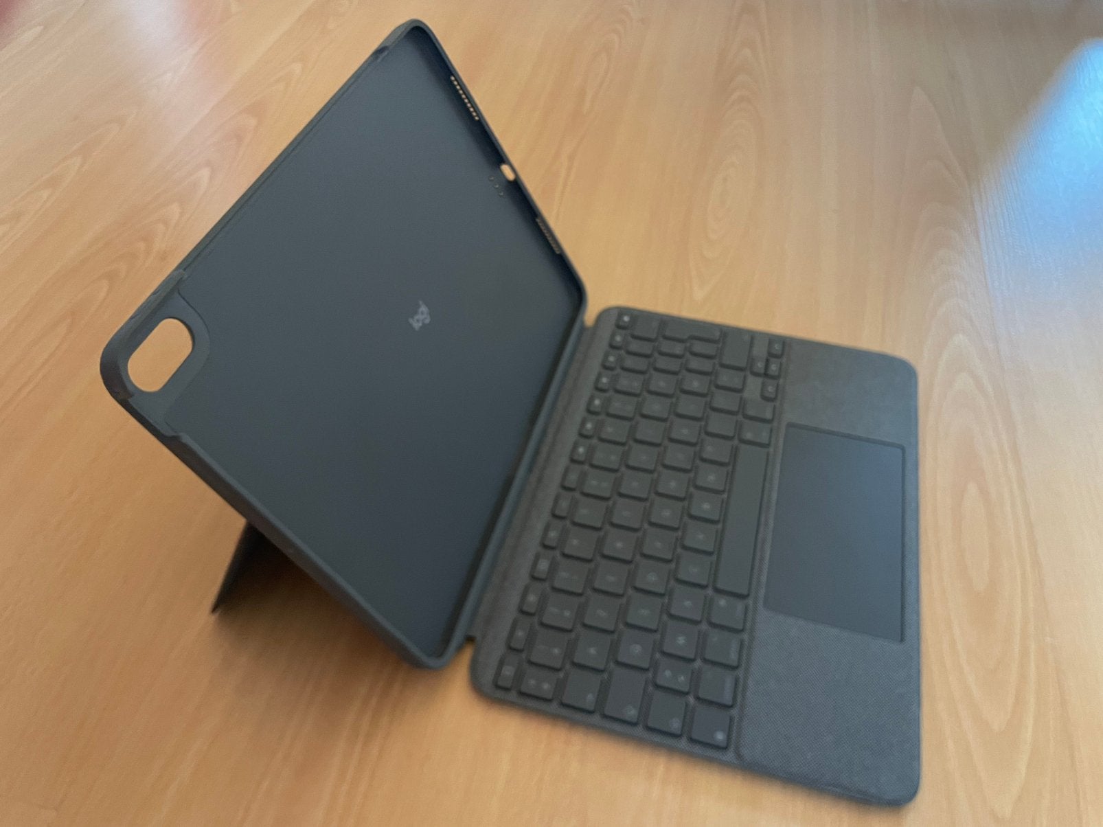 Logitech toetsenbord combo touch, Computers en Software, Ophalen, Gebruikt, 11 inch, Bescherming voor- en achterkant