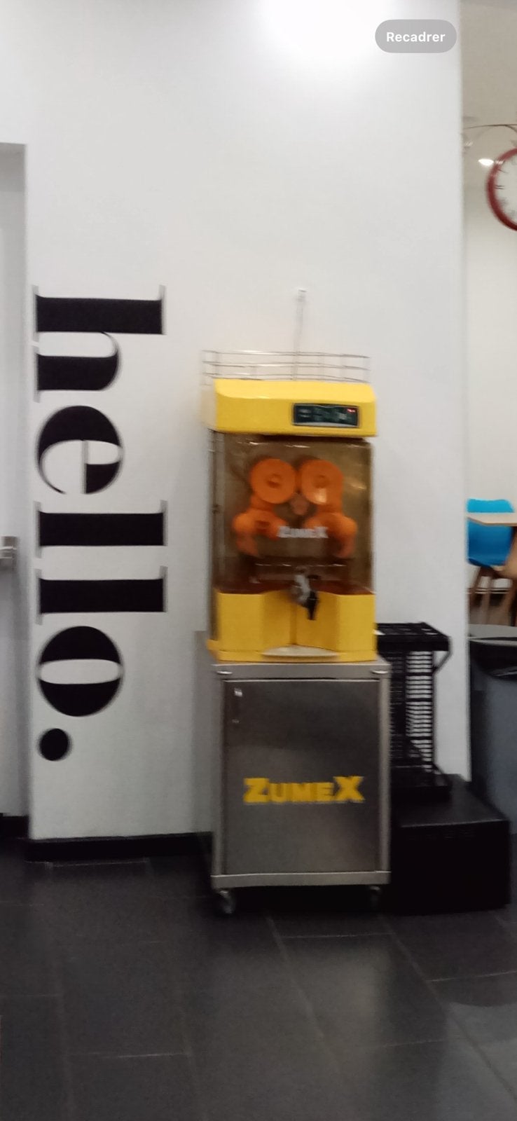 Machine a jus d’oranges ZUMEX, Enlèvement, Utilisé