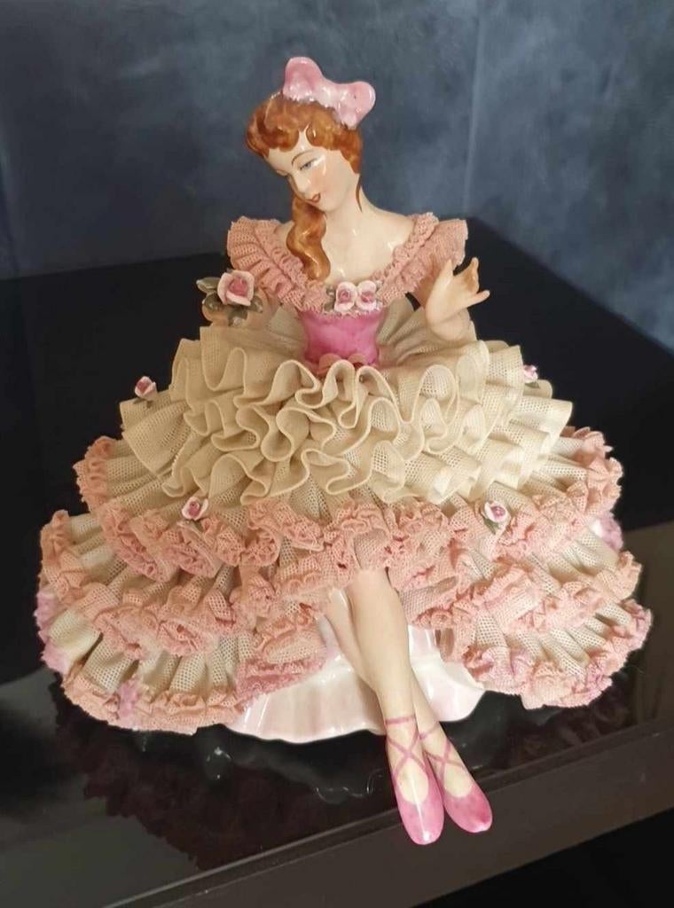 Hérité. Belle statue ancienne en dentelle., Antiquités & Art, Envoi