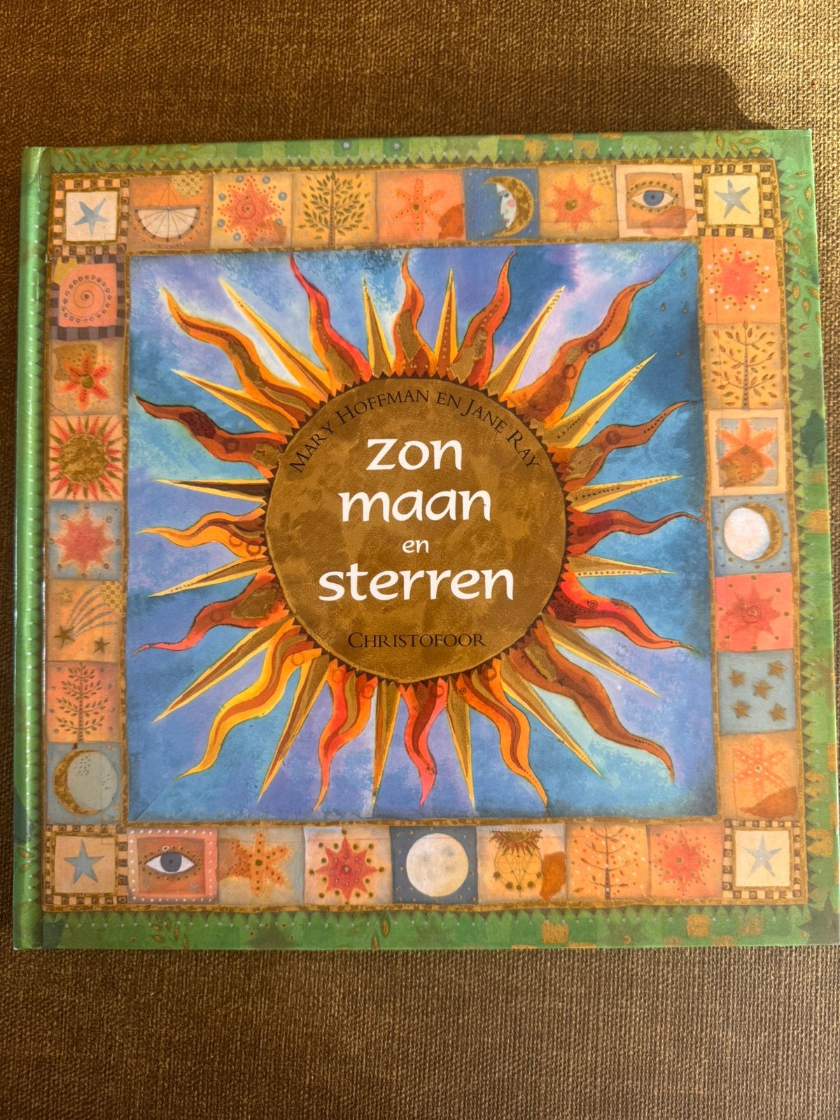 Mary Hoffman - Zon, maan en sterren, Livres, Enlèvement ou Envoi, Mary Hoffman