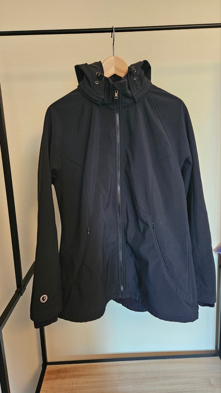 Mamalila softshell jas maat L-XL, Taille 42/44 (L), Enlèvement ou Envoi, Autres types, Comme neuf