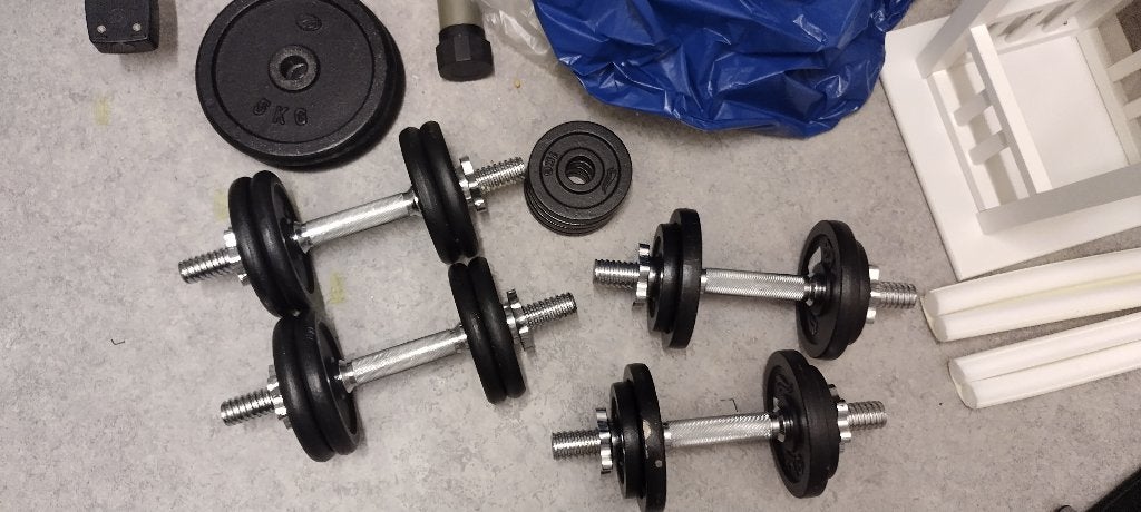 haltères/ dumbbells et 72 kg de disques, Sports & Fitness, Enlèvement, Utilisé, Set d’haltères