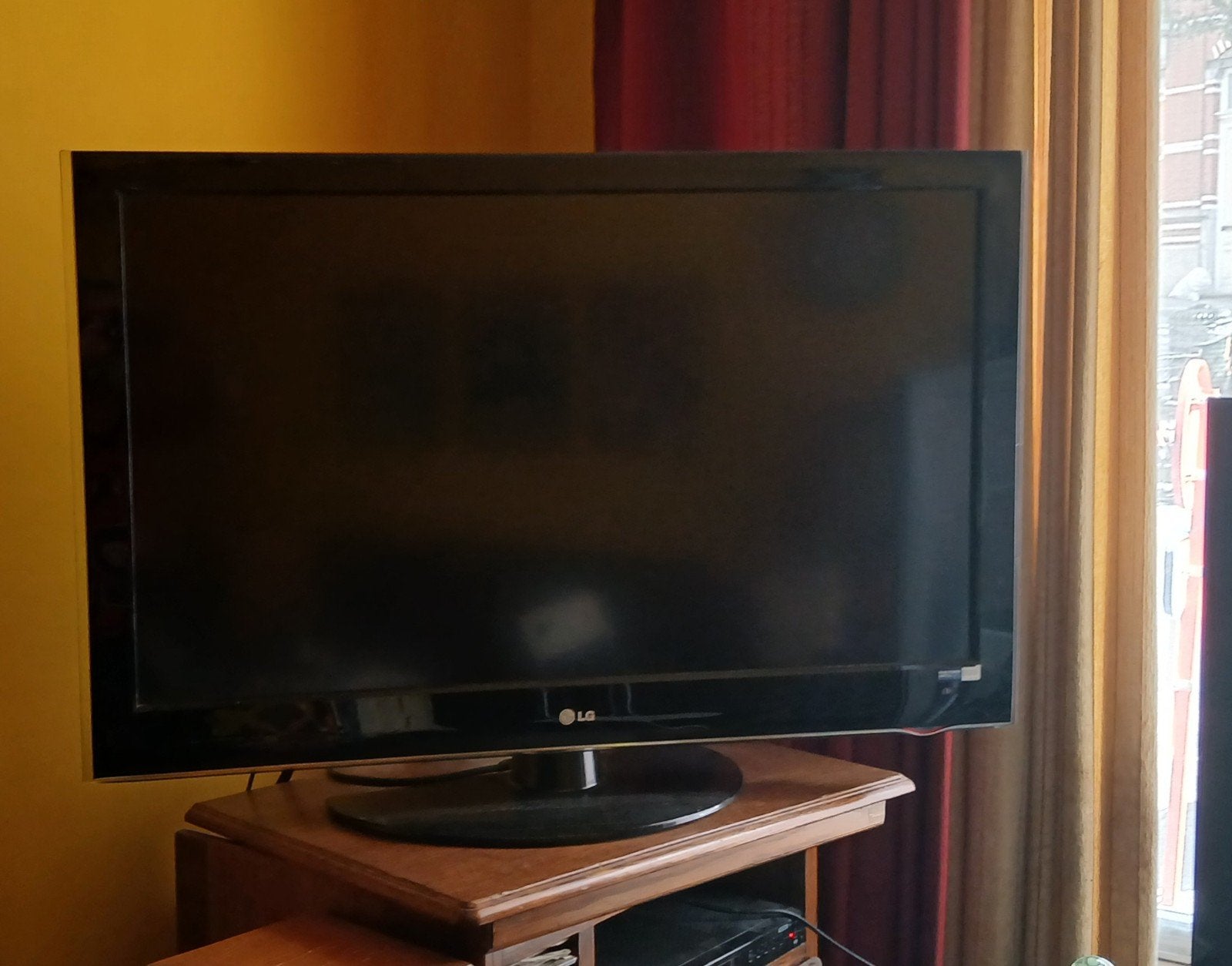 TV LG 100 Hz 106 cm . 42 pouces, Ophalen, 100 Hz, 100 cm of meer, LG