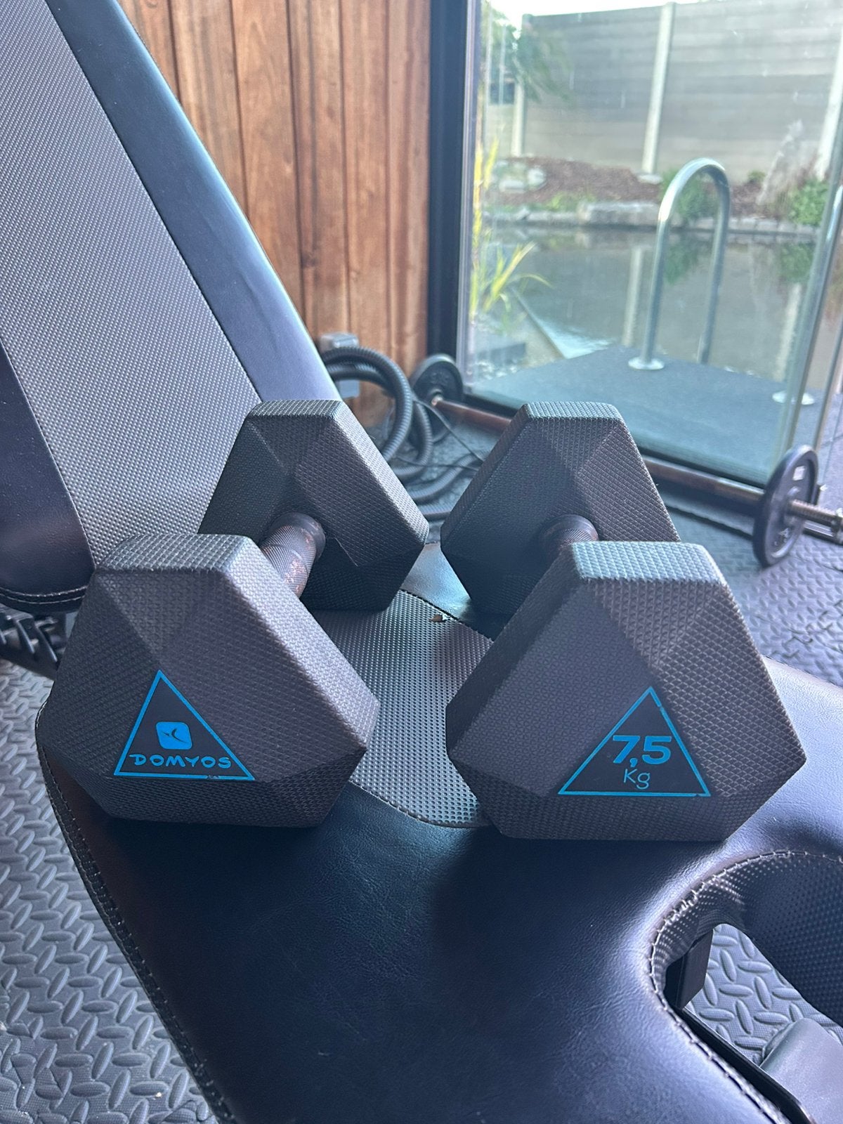 2 Domyos halters van 7,5 kg - Uitstekende conditie, Sport en Fitness, Ophalen, Zo goed als nieuw, Dumbbell