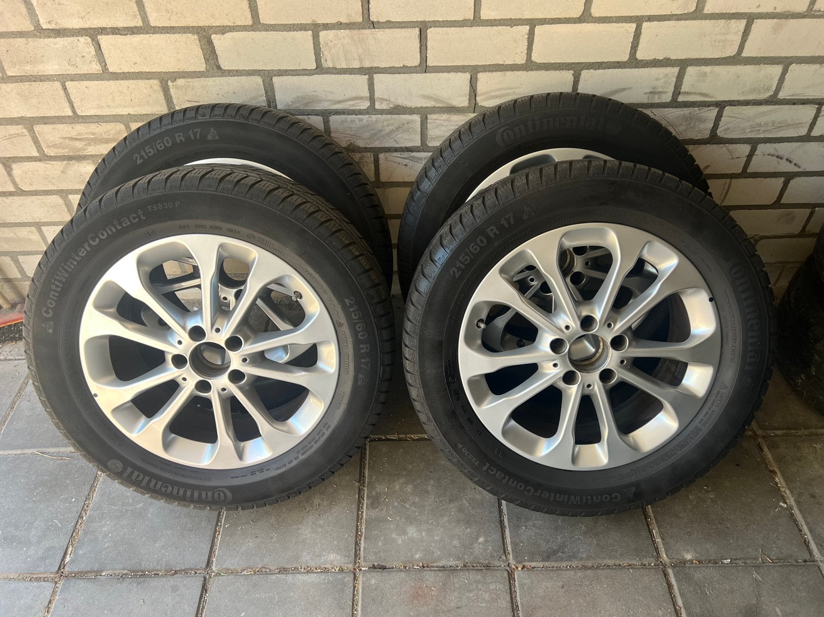 Tekoop origineel 17inch Mercedes GLA/GLB  velgen met banden, Enlèvement, Pneu(s)