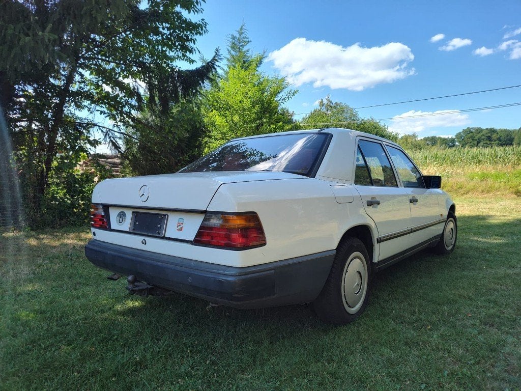 Oldtimer Mercedes 124, BJ 1988, foto 4