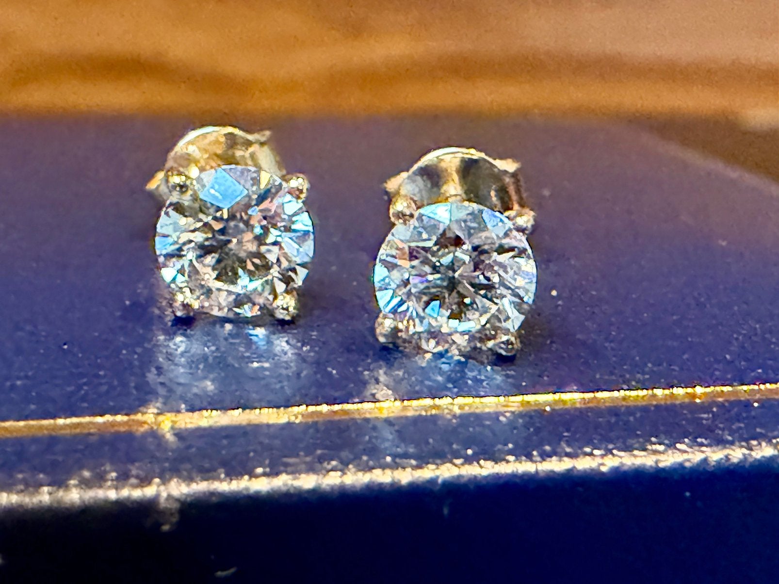 Nieuwe gouden oorbellen met diamant 1.05ct en certificaat!, Bijoux, Sacs & Beauté, Or, Avec pierre précieuse, Neuf, Puces ou Clous