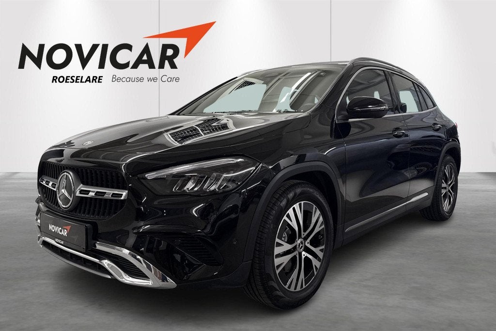Mercedes-Benz GLA-klasse GLA 200, Stof, Zwart, 4 cilinders, Zwart