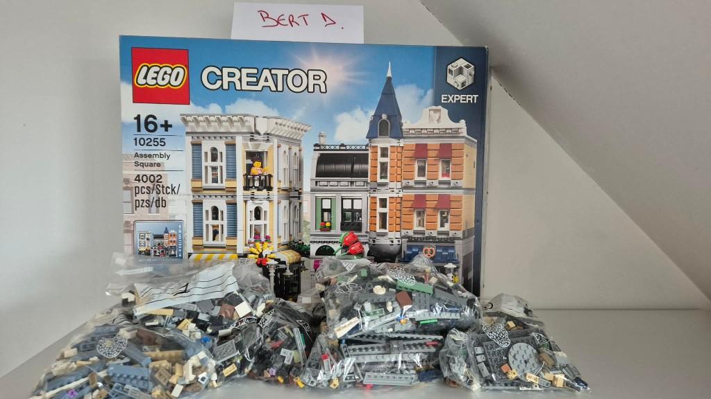 Lego Creator Expert - 10255 Gebouwenset, Lego, Ophalen of Verzenden, Zo goed als nieuw, Compleet