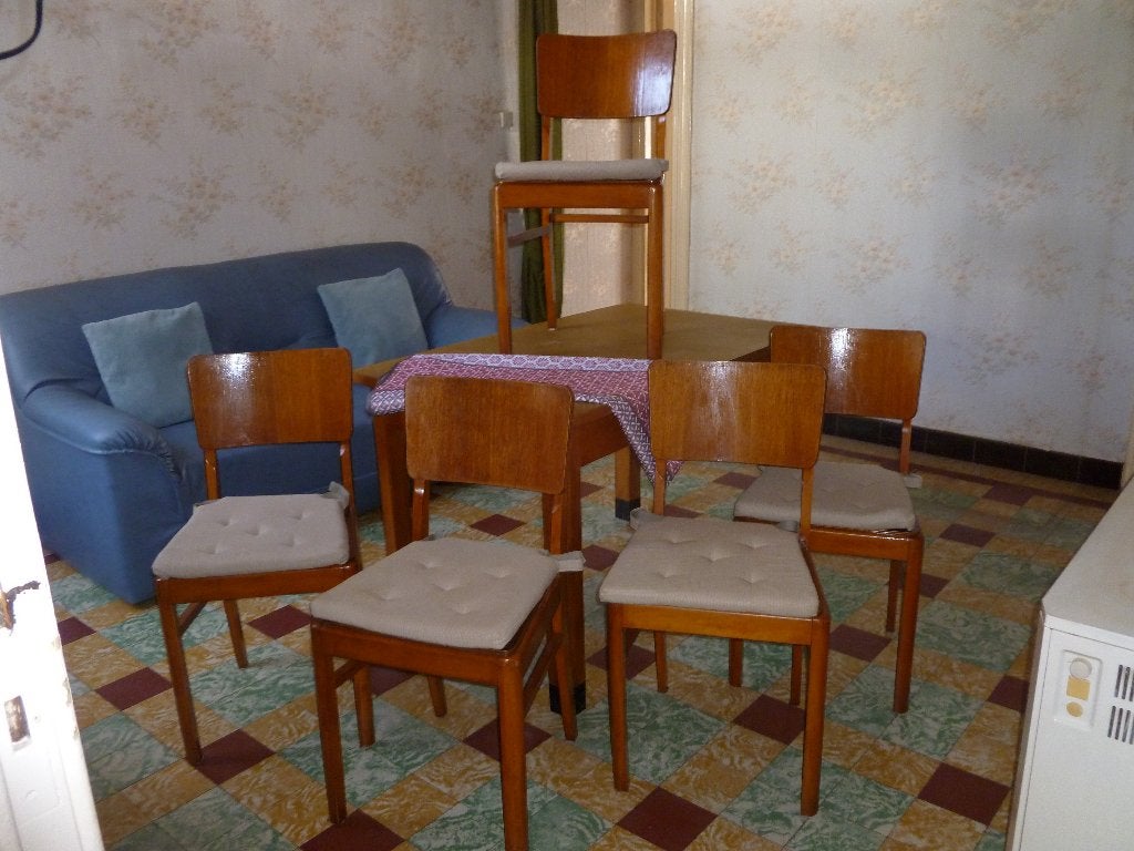 Table et ses 5 chaises assorties VINTAGE nappe et coussins, Maison & Meubles, Cinq personnes ou plus, Enlèvement, Utilisé, Vintage ,bistro