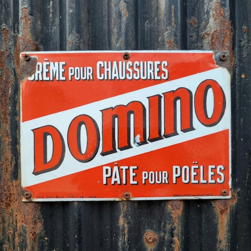 Antiek Emaille Reclamebord DOMINO Koekelberg 1926 Vintage, Verzamelen, Verzenden, Gebruikt, Reclamebord