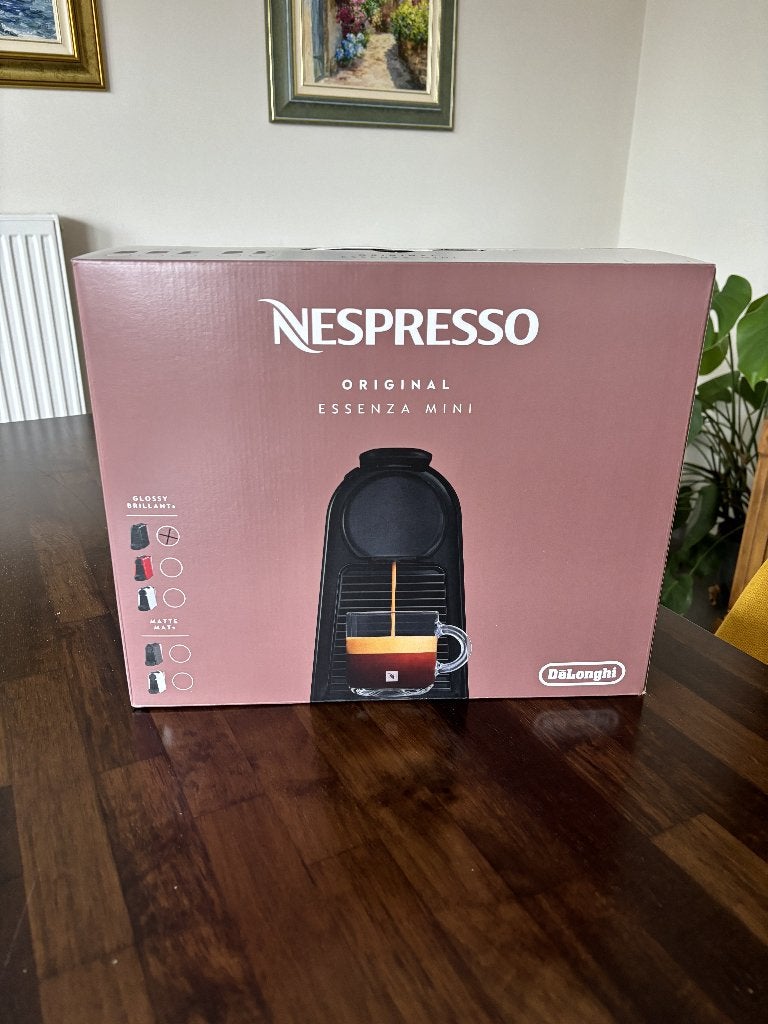 Nespresso Original Essenza Mini Zwart, Elektronische apparatuur, Espresso apparaat, Nieuw, Ophalen of Verzenden, Koffiepads en cups