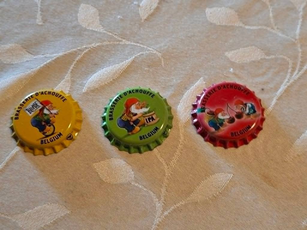 3 Kroonkurken / La Chouffe, Ophalen of Verzenden, Zo goed als nieuw, Overige typen