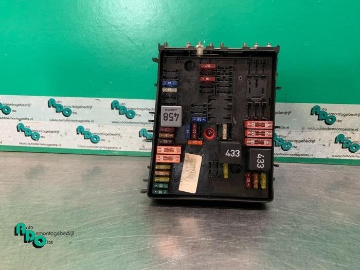 Boîte à fusibles d'un Volkswagen Golf (Golf 04-), Volkswagen, -, 3 mois de garantie, Utilisé