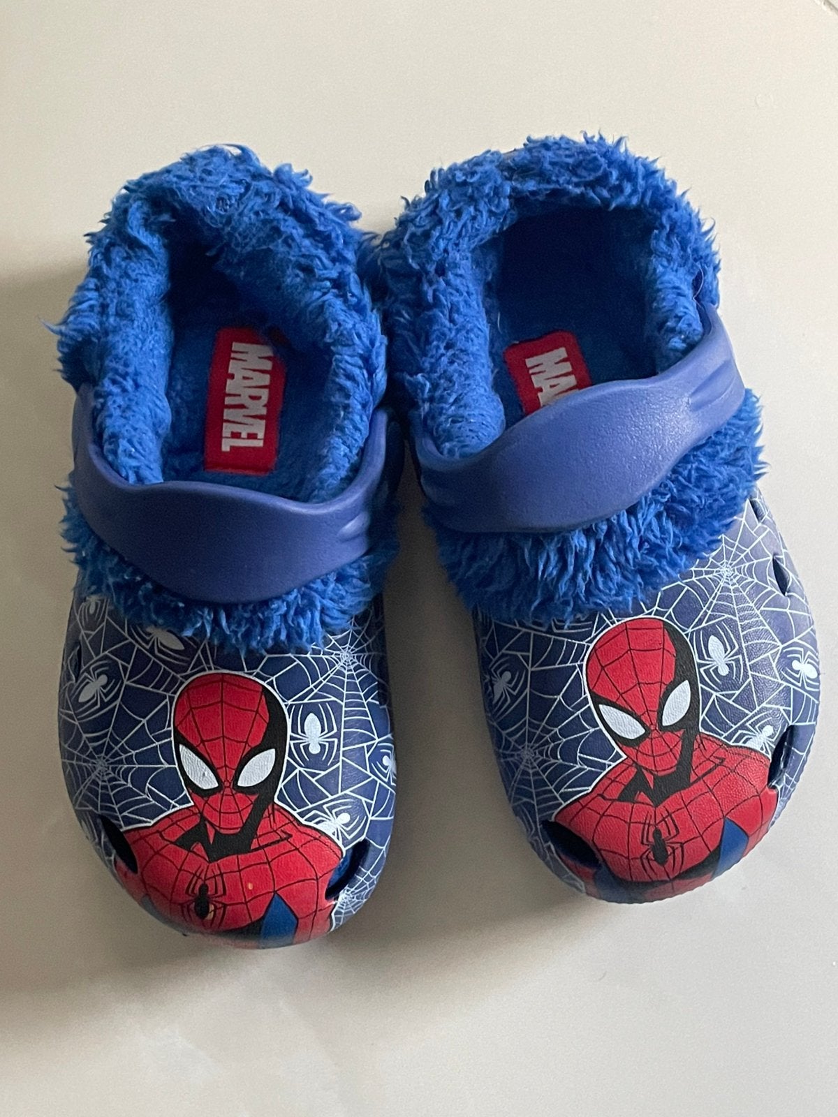 Spiderman crocs, Enfants & Bébés, Vêtements de bébé | Chaussures & Chaussettes, Envoi, Comme neuf